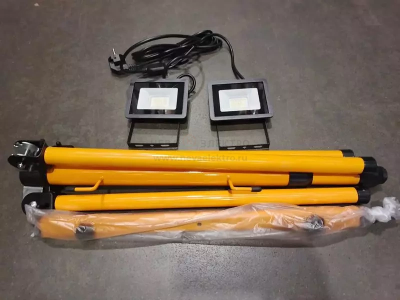 Прожектор светодиодный на штативе 2х30Вт 6400К IP65 LL-502 FERON 29567