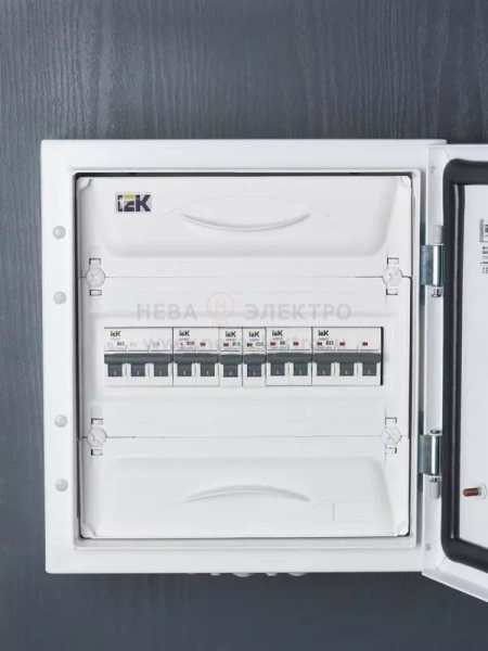 Выключатель автоматический модульный 1п C 32А M06N ARMAT IEK AR-M06N-1-C032