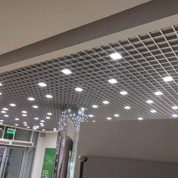 Светильник светодиодный ULP-1010 7W/4000K IP40 GRILYATO WHITE 7Вт 4000К IP40 630лм 100х100х37 потолочный встраив. грильято рассеив. призма с источником питания бел. Uniel UL-00007426